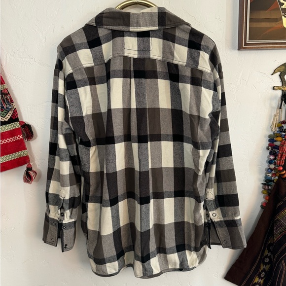 NWOT FREE PEOPLE IZZY CARGO SHIRT XS BLACK CREAM GRAY SNAP BUTTONS FLANNEL - Picture 7 of 8